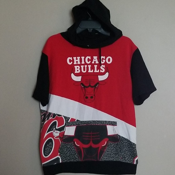 NBA Other - Chicago Bulls short sleeve hoodie